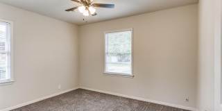 Beautiful updated home in The Village - 2 bed 1 bath Gallery 8