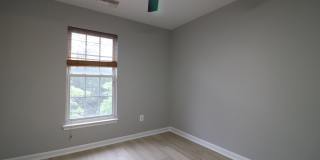 43673 SCARLET Square Gallery 22