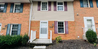 2 Bedroom, 1.5 Bath Townhouse Gallery 1