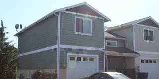 3 Bedroom 2.5 Townhome Gallery 1