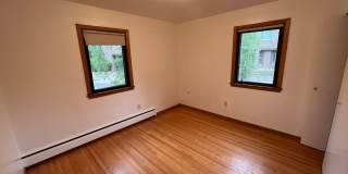 Charming 1 Bedroom next to Swede Hollow Park! Gallery 8