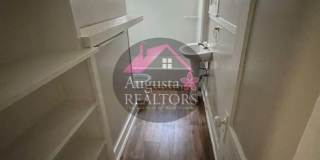 Adorable One Bedroom Duplex! Gallery 8