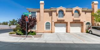 3 Bedroom Townhouse with attached garage in Gated Community Gallery 1
