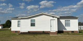 Country Living 3 Bedroom, 2 Bath Home in Stedman. Gallery 1