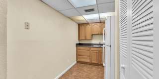Great Brandon Location! Gallery 11