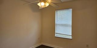 $1550 - 3/2/1 - Great Location Duplex B Section Gallery 7