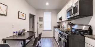 Renovated 3BR in South Side Flats | 100 Walk Score | In-Unit Laundry Gallery 4