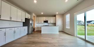 5 Bed, 3.5 Bath Home w/ 2 Car Garage in Harvest Point Gallery 8