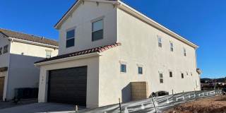 Desert Color Home -  Internet Included! Gallery 3