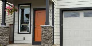 Air Conditioned 3 Bed 2.5 Bath Gallery 1