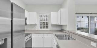 Bright and Spacious Townhome in Gate Community Gallery 8