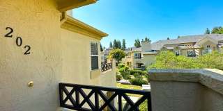 Lovely Spacious Eastlake Condo Gallery 5