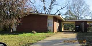 Nice three bedroom one bath Gallery 1