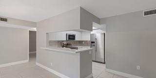 Charming 2BR Condo in Miami Gallery 8