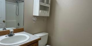 3 Bed 2 Bath Home: Fully Fenced Yard & Convenient Location Gallery 9