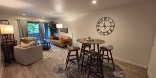 2 Bedroom 1 Bath - Blocks from Pearl Street and Downtown Gallery 4