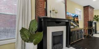 1756 Oak Street Gallery 14