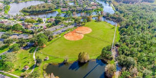 Captivating 4 Bedroom, 2 bath Pool/Lake home Gallery 42