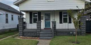 2 bed one bath house with fenced in backyard Gallery 1