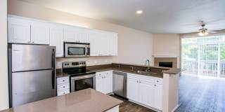 The Colonnade Luxury Townhome Apartments Gallery 9