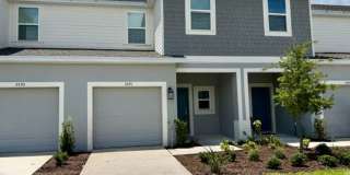 Modern 3 Bed / 2.5 Bath Townhome – Move-In Ready Gallery 1