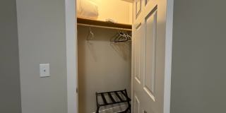 406 E 6th St - 4 Bed/4 Bath - Fully Furnished - Located Right By Kirkwood! Gallery 9