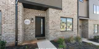 3BR Townhome – Modern Amenities, Great Location! Gallery 1