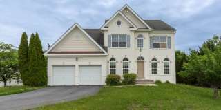 5 Bed, 3.5 Bath, Single Family Home in Martinsburg, WV Gallery 1