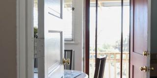 Charming Upper Floor 2 Bed / 1 Bath with Bonus Studio in a Prime Echo Park Location Gallery 8