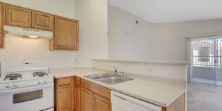 Adorable 2 Bedroom Condo Gallery 5