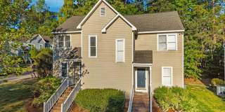 Fantastic End-Unit Townhome Available Now! Gallery 4