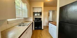 Spacious 8 Bedroom across from UNC - PRE-LEASING FOR MAY Gallery 5