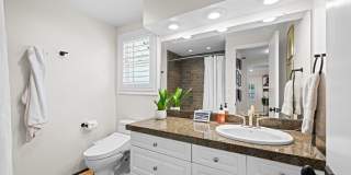 Gorgeous home in Englewood! Gallery 41