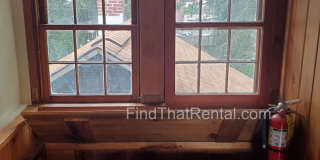 Downtown pet-friendly 3bd w Fenced Yard, Laundry, Screened Porch, Dishwasher, and nearby weekly farmer's market Gallery 25