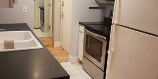 Comfortable 2-Bedroom Condo Near Lake Minnetonka – Private Deck & Resort-Style Amenities Gallery 1