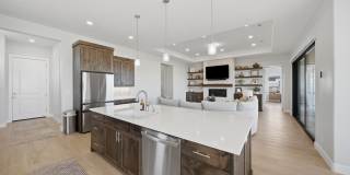 4 Bedroom Home with Gorgeous Views Gallery 38