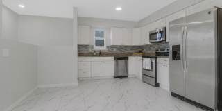 5004 ROANOKE Place Gallery 1