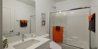 Spacious 2 Bed Townhouses! * BEST KOREATOWN LOCATION * washer & dryer * bidet Gallery 14