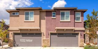 3 bedroom Townhome with garage Gallery 1