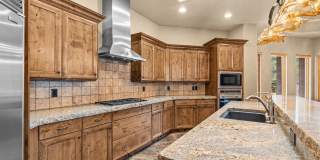Beautiful Home in an Exclusive Gated Community Gallery 9