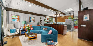 Woodland Hills Mid-Century Modern Retreat Gallery 10