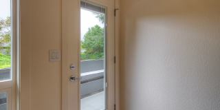303 Farmers Lane - Fully Renovated! Gallery 2
