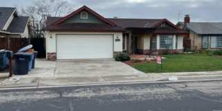 Nice home close to shopping and gas stations Gallery 1