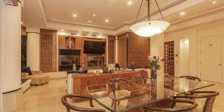 Exquisite Waterfront Gem. Gallery 6