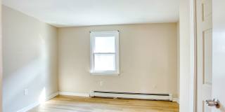 Lovely 3 Bedroom 1 Bathroom - 1st Floor with/ Washer and Dryer Gallery 65