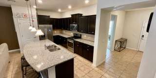 Spacious 5-Bed / 4.5-Bath Townhome w/ Private Pool & Sundeck in Gated Oakmont at Solterra Near Disney Gallery 4