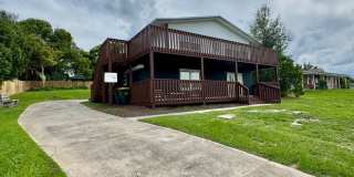 Downtown Clermont - Beautifully Renovated 2-Bed/1-Bath Upstairs Unit with Stunning Lake Minneola Views- Gallery 1