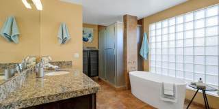 Beautiful 5 bed/4 bath + Den in Desirable Paradise Valley Gallery 23
