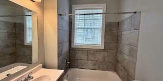 Renovated 2 bedroom Duplex NOW AVAILABLE!! ~ Minutes from midtown/downtown Memphis Gallery 10