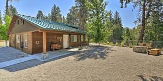 Gorgeous 2 Bed, 1.5 Bath Cabin Retreat on Big Creek Gallery 1